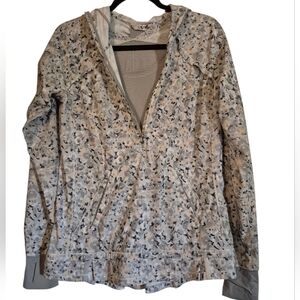 Lululemon Lightened Up Pullover Silver Spoon / Ambient Grey Style # W4D35S Sz 6